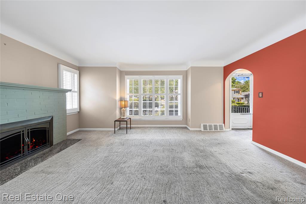 2209 Ridgemont Road Grosse Pointe Woods, MI 48236 - Photo 10 of 44