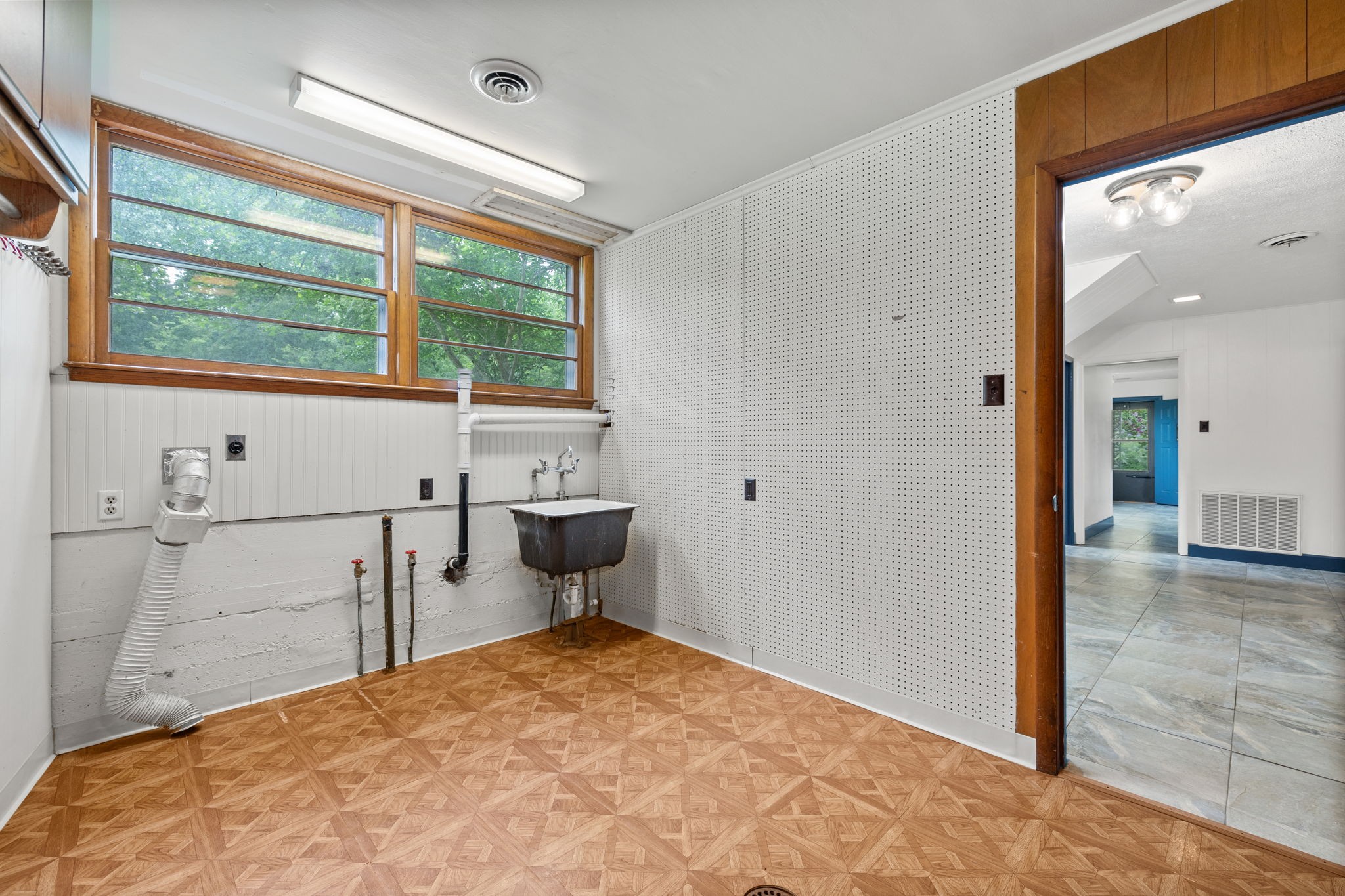 3443 Mann Road Lebanon, TN 37087 - Photo 50 of 55 a bathroom with a sink toilet and mirror