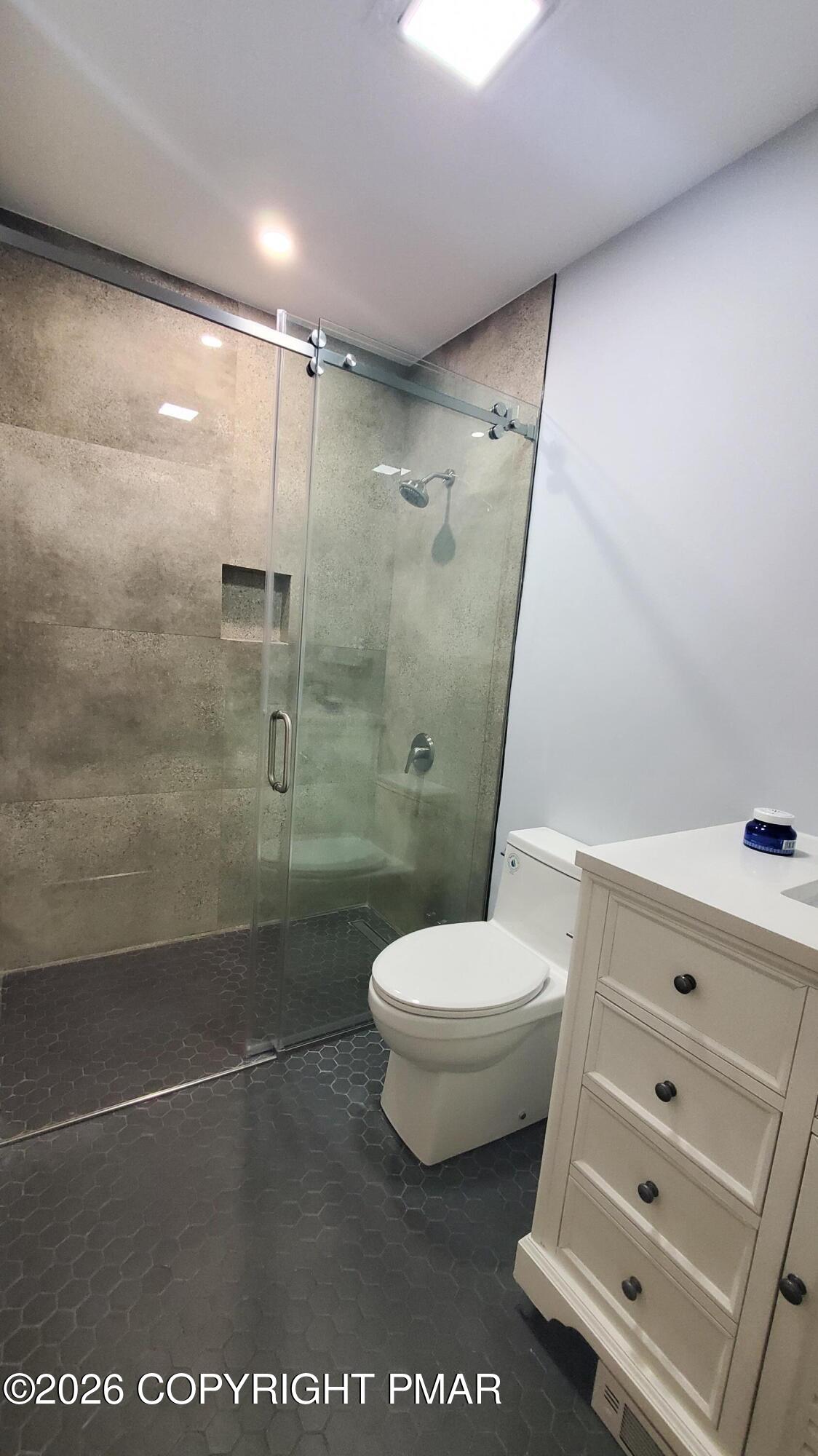 320 Canterbury Road Bushkill, PA 18324 - Photo 22 of 38 2nd Full bath v2