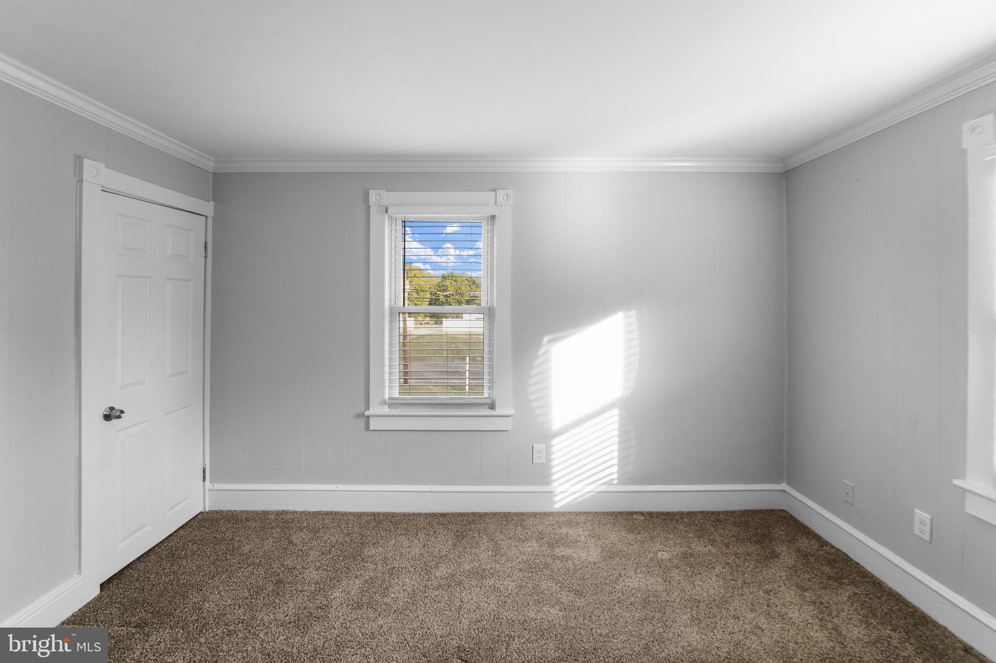 2652 South Main Road Vineland, NJ 08360 - Photo 33 of 44 an empty room with windows