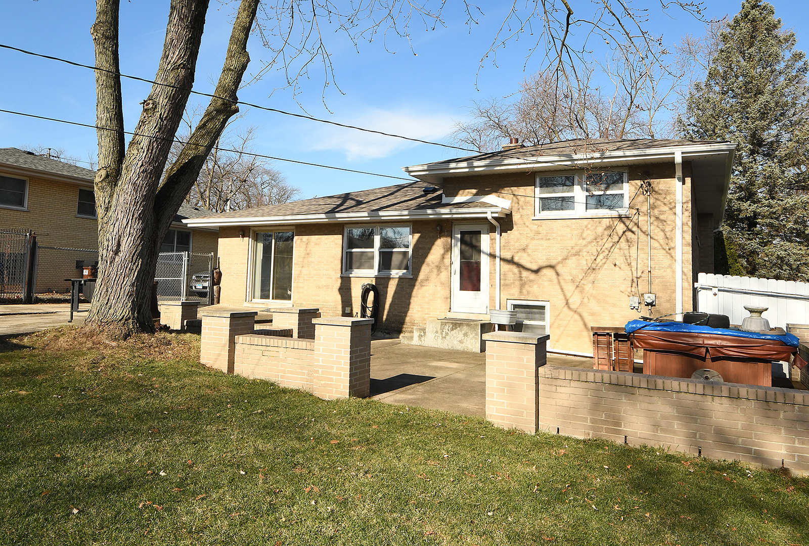 1423 Hillview Road Homewood, IL 60430 - Photo 19 of 23 a view of a swimming pool with a patio