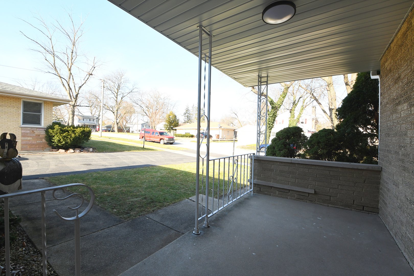 1423 Hillview Road Homewood, IL 60430 - Photo 3 of 23 a view of outdoor space and yard