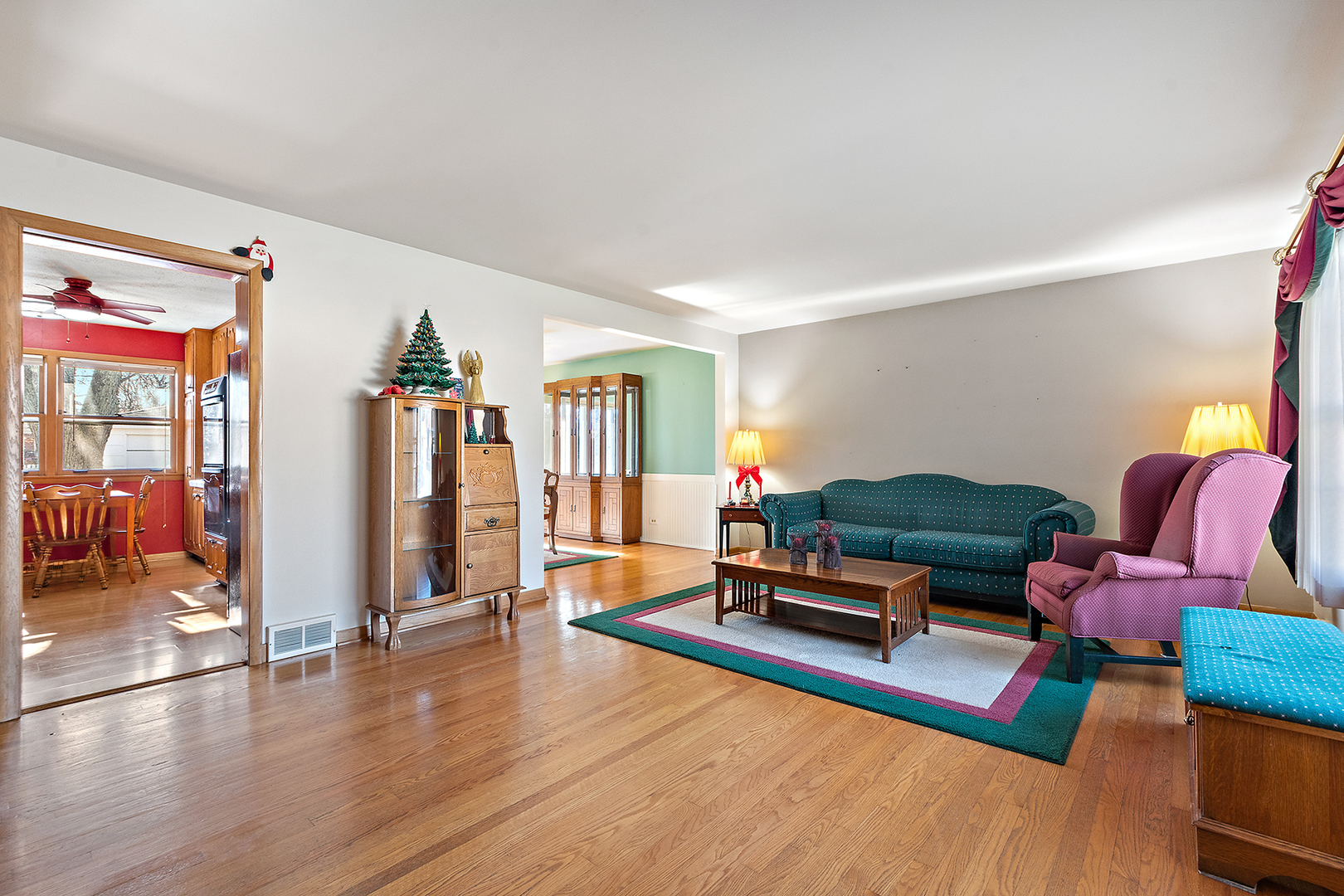 1423 Hillview Road Homewood, IL 60430 - Photo 5 of 23 a living room with furniture and wooden floor