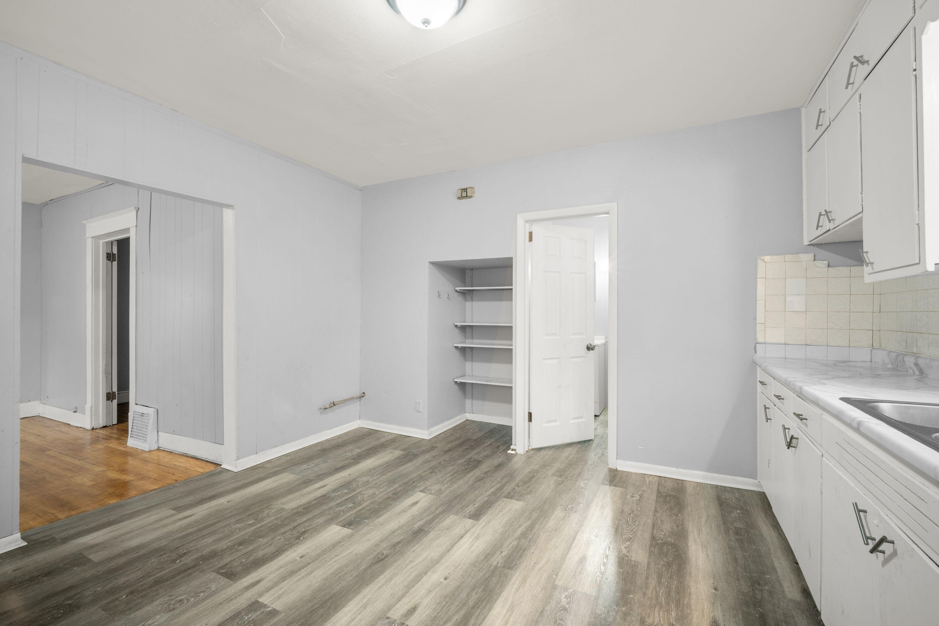 5622 North 36th Street Milwaukee, WI 53209 - Photo 11 of 21 11_imgDSC00033