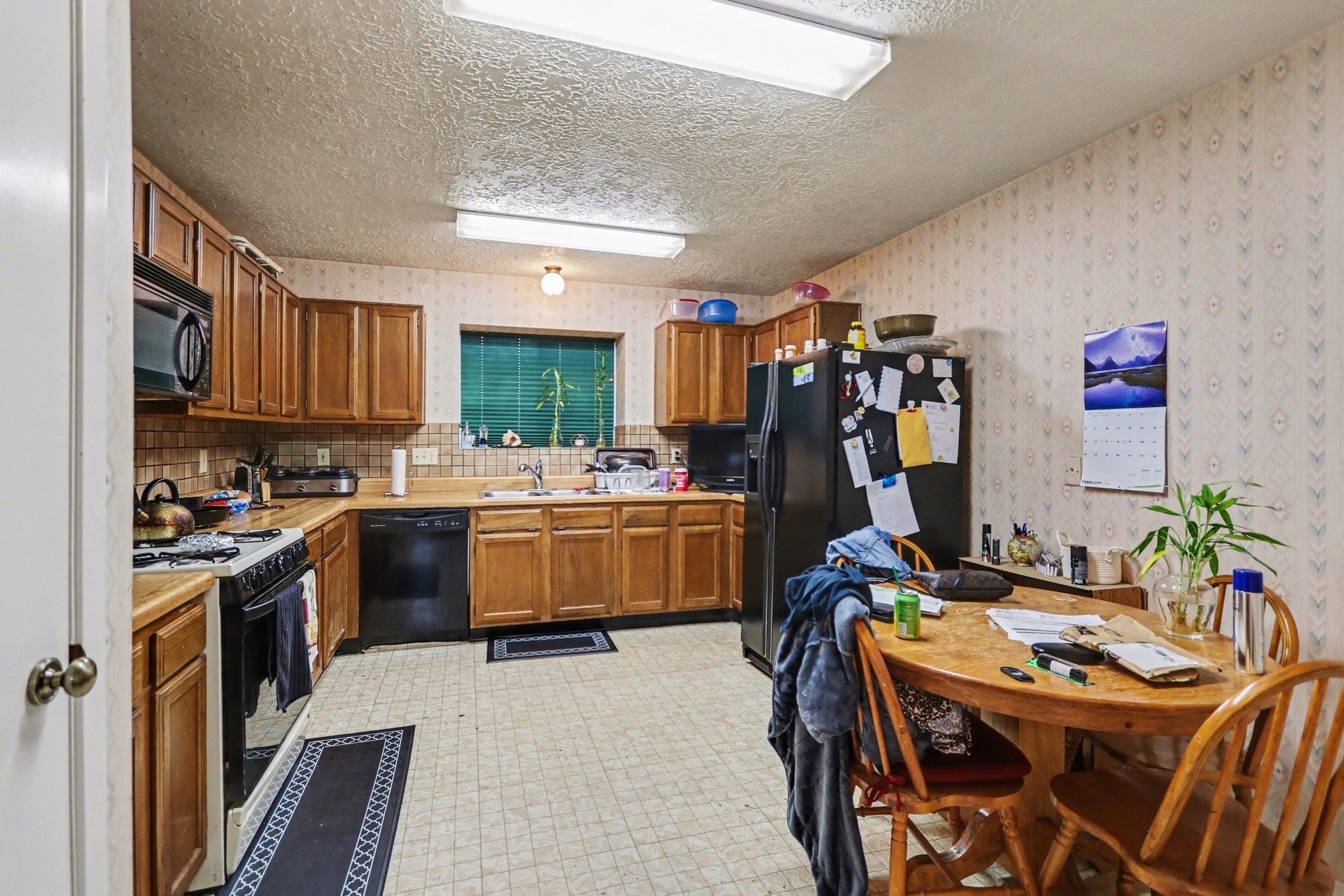 12151 Swords Creek Road Houston, TX 77067 - Photo 9 of 20 a kitchen that has a table and chairs in it