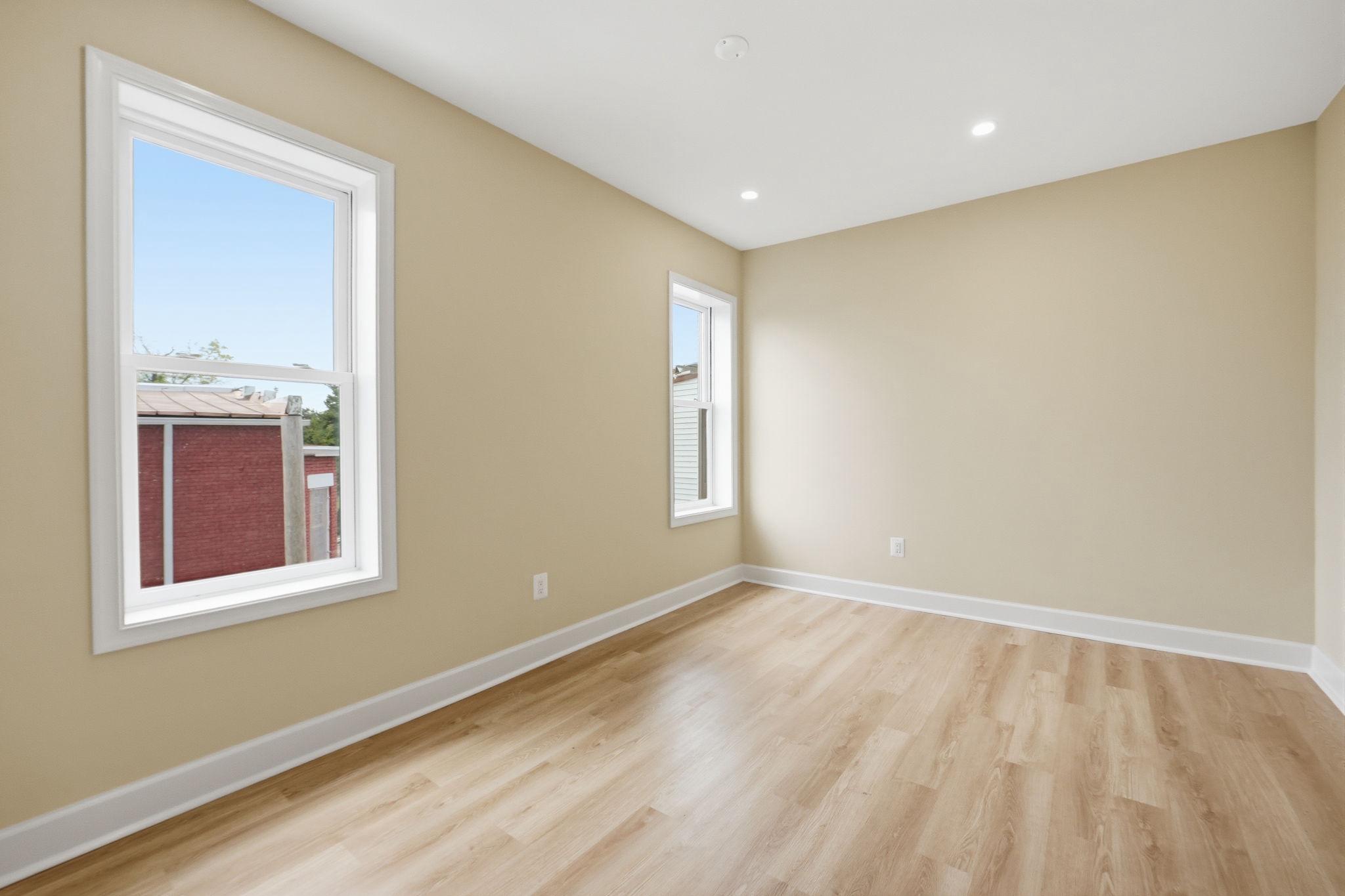 518 Columbia Road Northwest Washington, DC 20001 - Photo 18 of 35 Bright and airy blank canvas room.