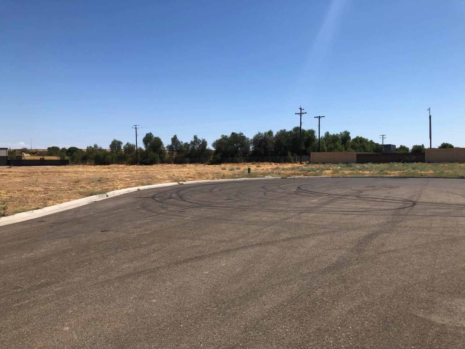 440 Park Creek Drive Clovis, CA 93611 - Photo 3 of 4 a view of an ocean and beach