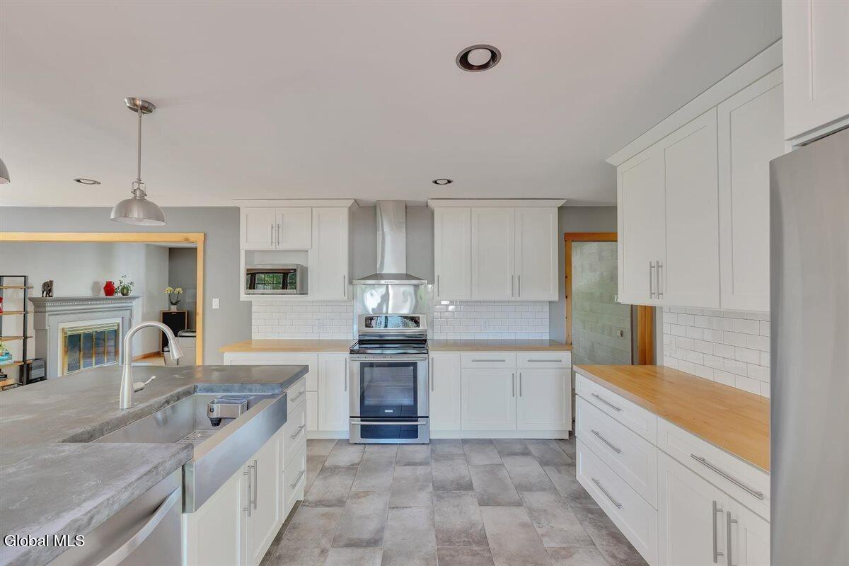 2307 Pine Ridge Road Niskayuna, NY 12309 - Photo 7 of 65 25-2307 Pine Ridge Rd-29