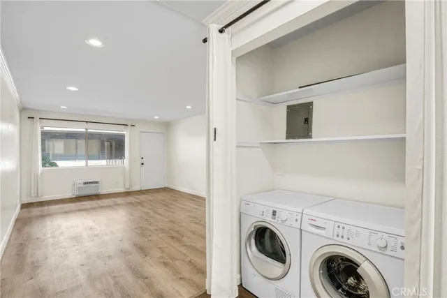 a view of empty room with washer and dryer