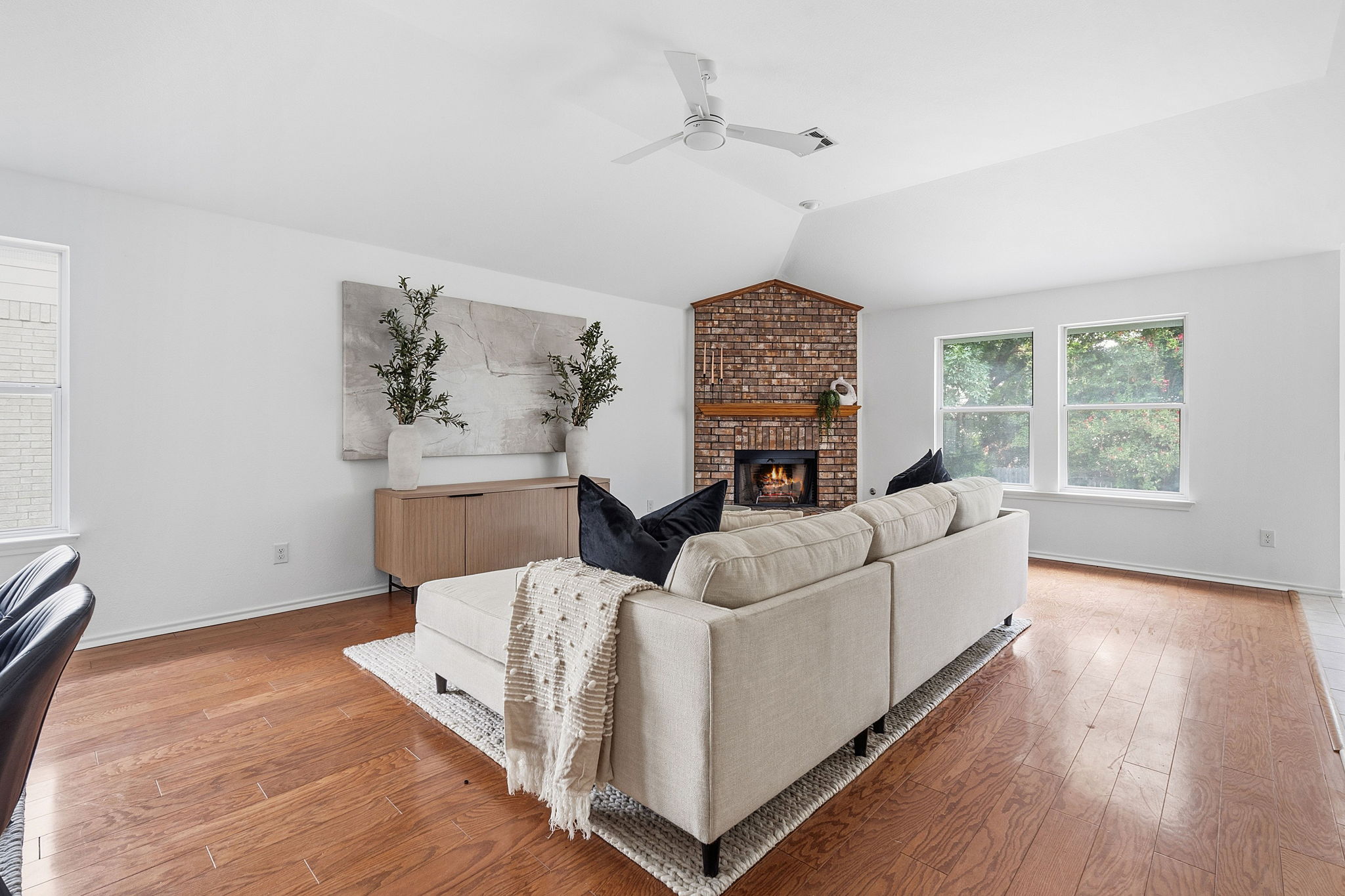 7013 Wandering Oak Road Austin, TX 78749 - Photo 4 of 22 Gallery Image 4