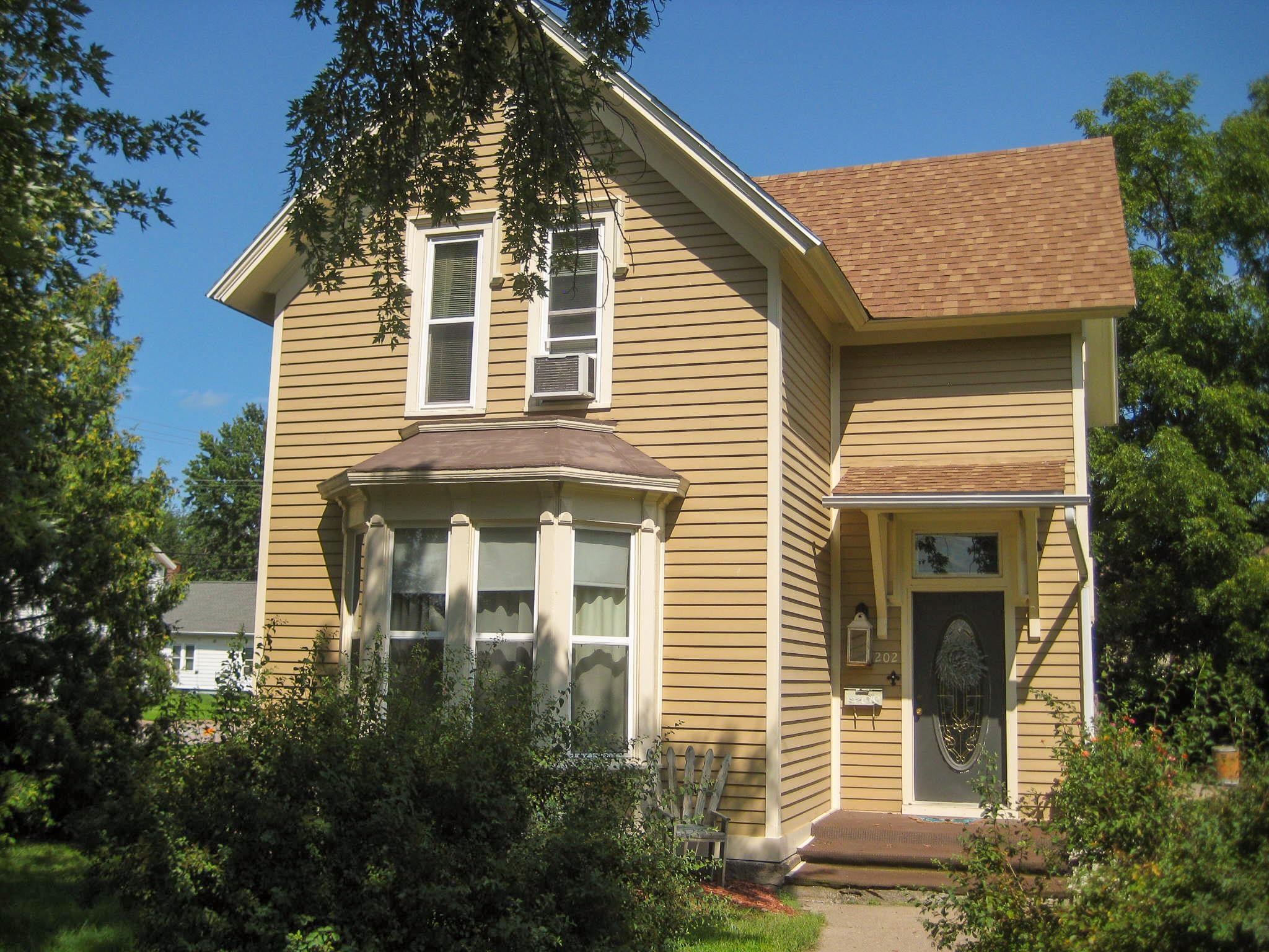 202 South Wacouta Avenue Prairie du Chien, WI 53821 - Photo 27 of 36