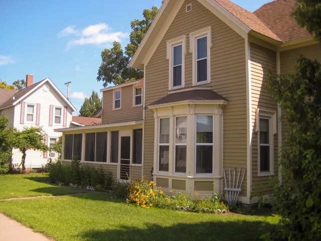 $210,000 | 202 South Wacouta Avenue, Prairie du Chien, WI 53821