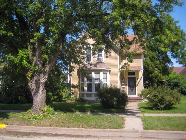 $210,000 | 202 South Wacouta Avenue, Prairie du Chien, WI 53821