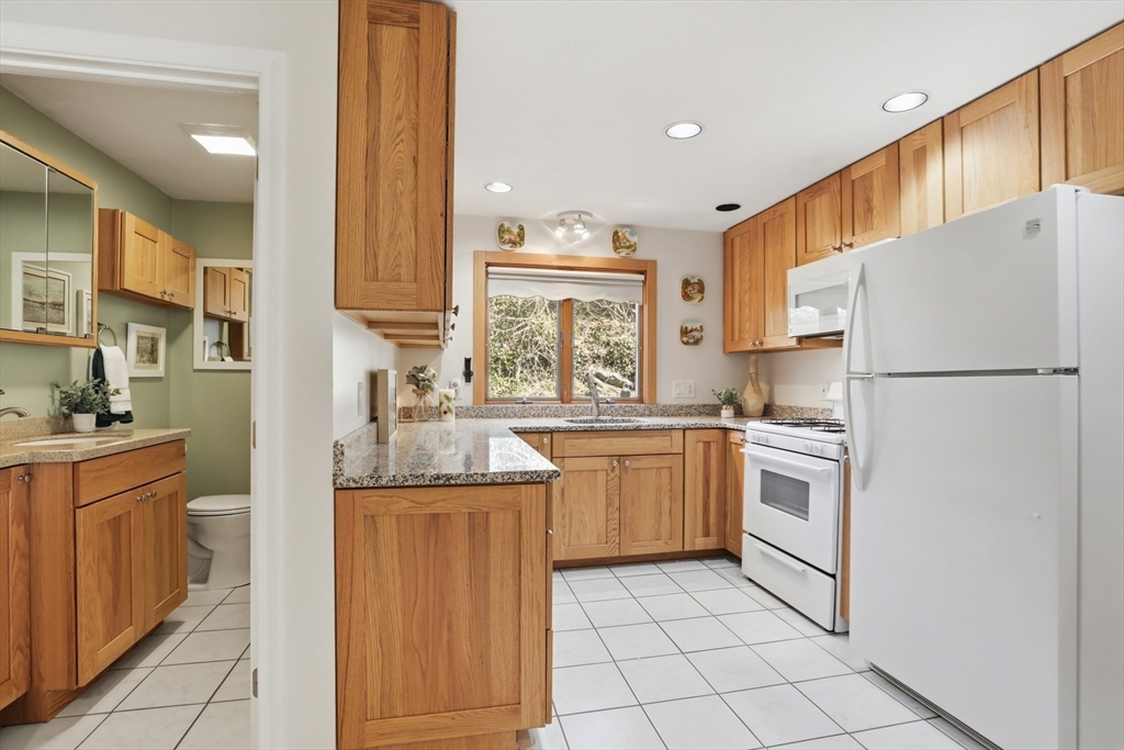 26 Valley Road, Unit 26 Lynn, MA 01902 - Photo 4 of 33