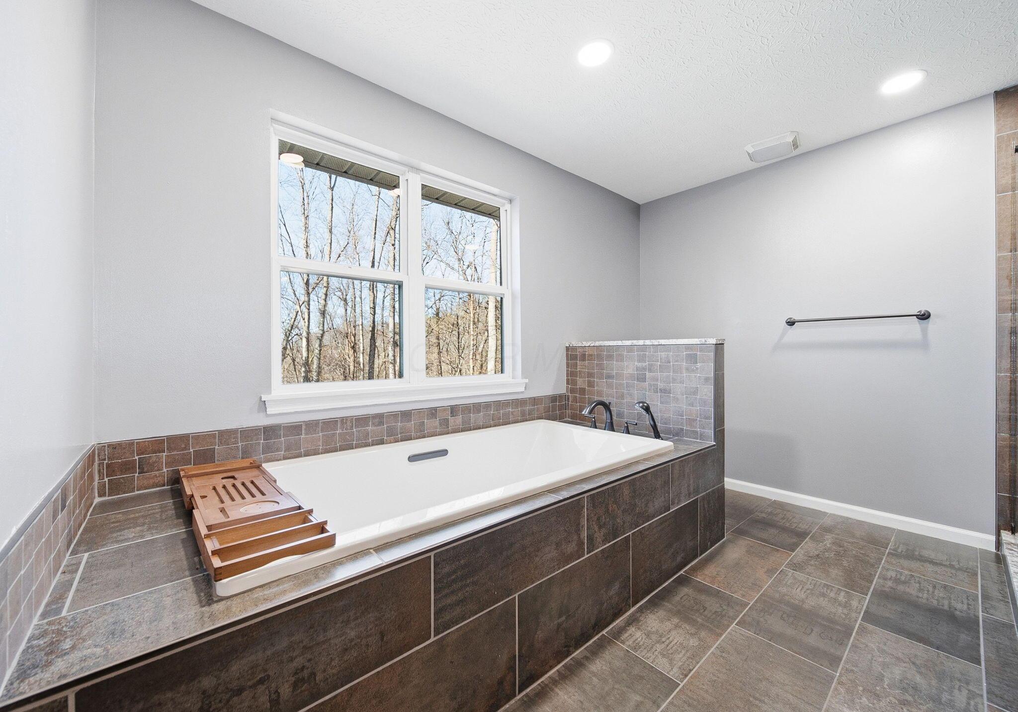 24646 Woltz Road Rockbridge, OH 43149 - Photo 29 of 64 Owners Suite Bathroom
