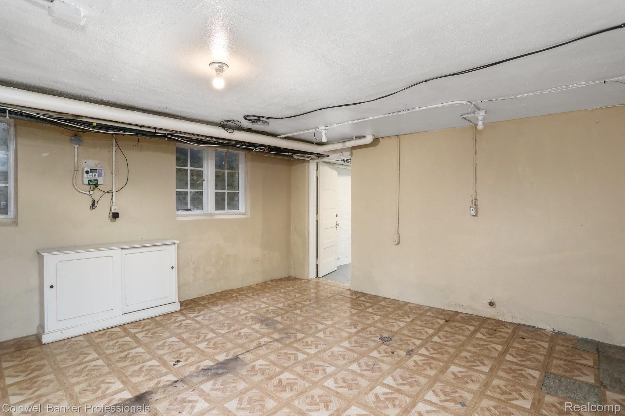166 Ridge Road Grosse Pointe, MI 48236 - Photo 51 of 78 51-web-or-mls-166 Ridge Road Grosse Pointe Farms0050.jpg