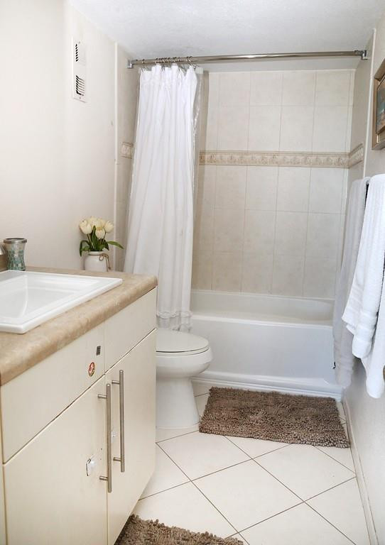 521 North Riverside Drive, Unit 602 Pompano Beach, FL 33062 - Photo 25 of 29 Master Bathroom