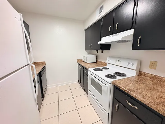 $1,050 | 1530 Live Oak Drive, Unit B3, Tallahassee, FL 32301