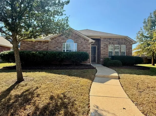 $1,800 | 301 Cookston Lane, Royse City, TX 75189
