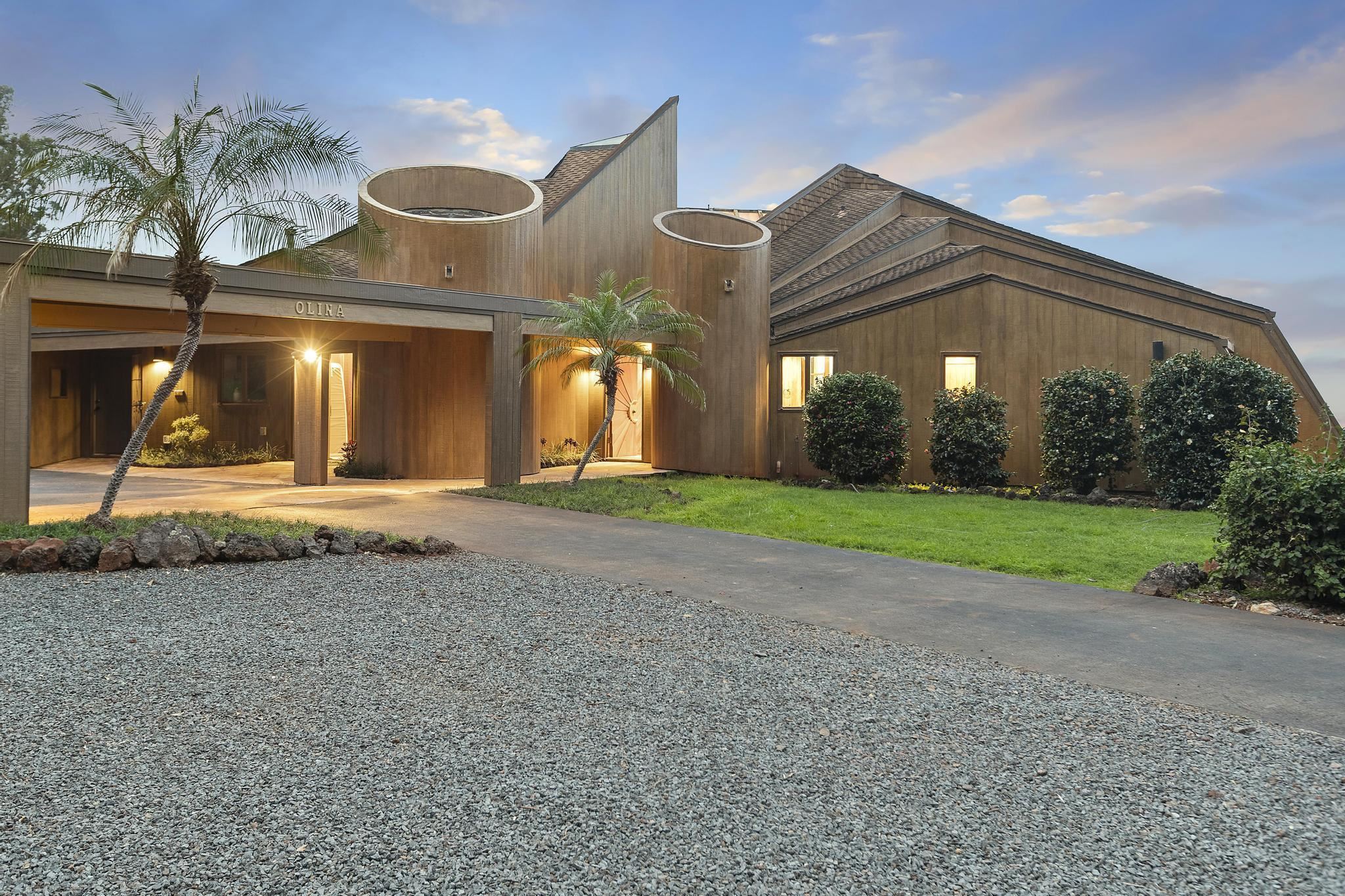 2450 Piiholo Road Makawao, HI 96768 - Photo 36 of 39 a view of a building with a yard