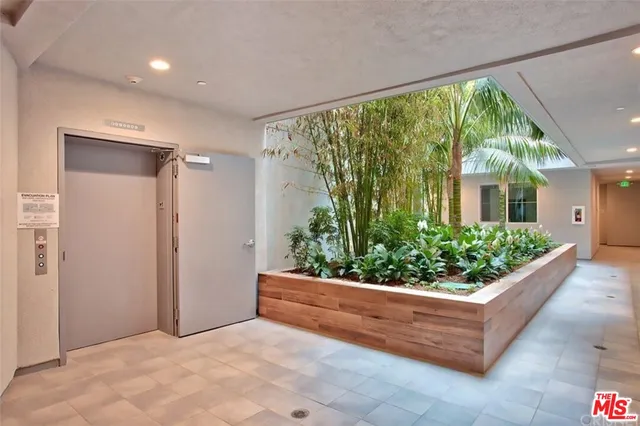 a view of an entryway in front of house