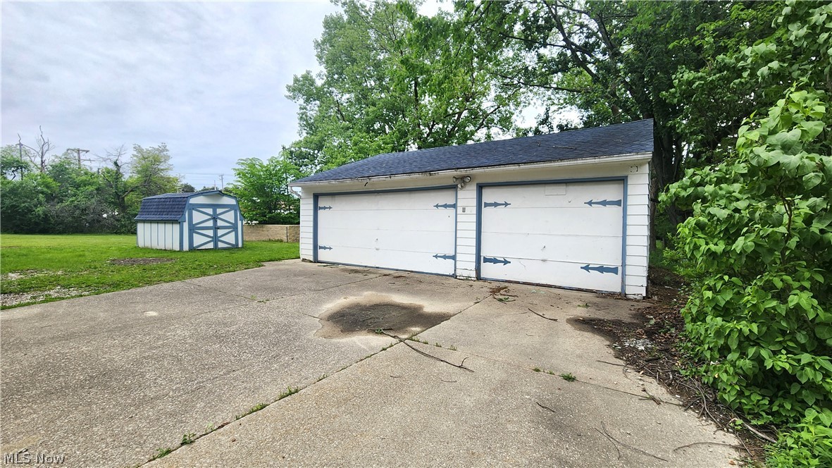 1444 Dill Road South Euclid, OH 44121 - Photo 7 of 43