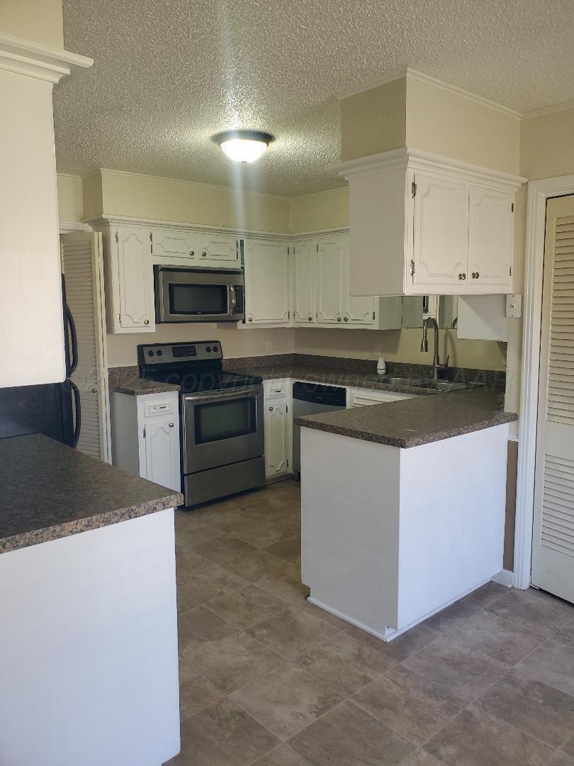 4209 B Tulia Drive Amarillo, TX 79109 - Photo 14 of 25 kitchen