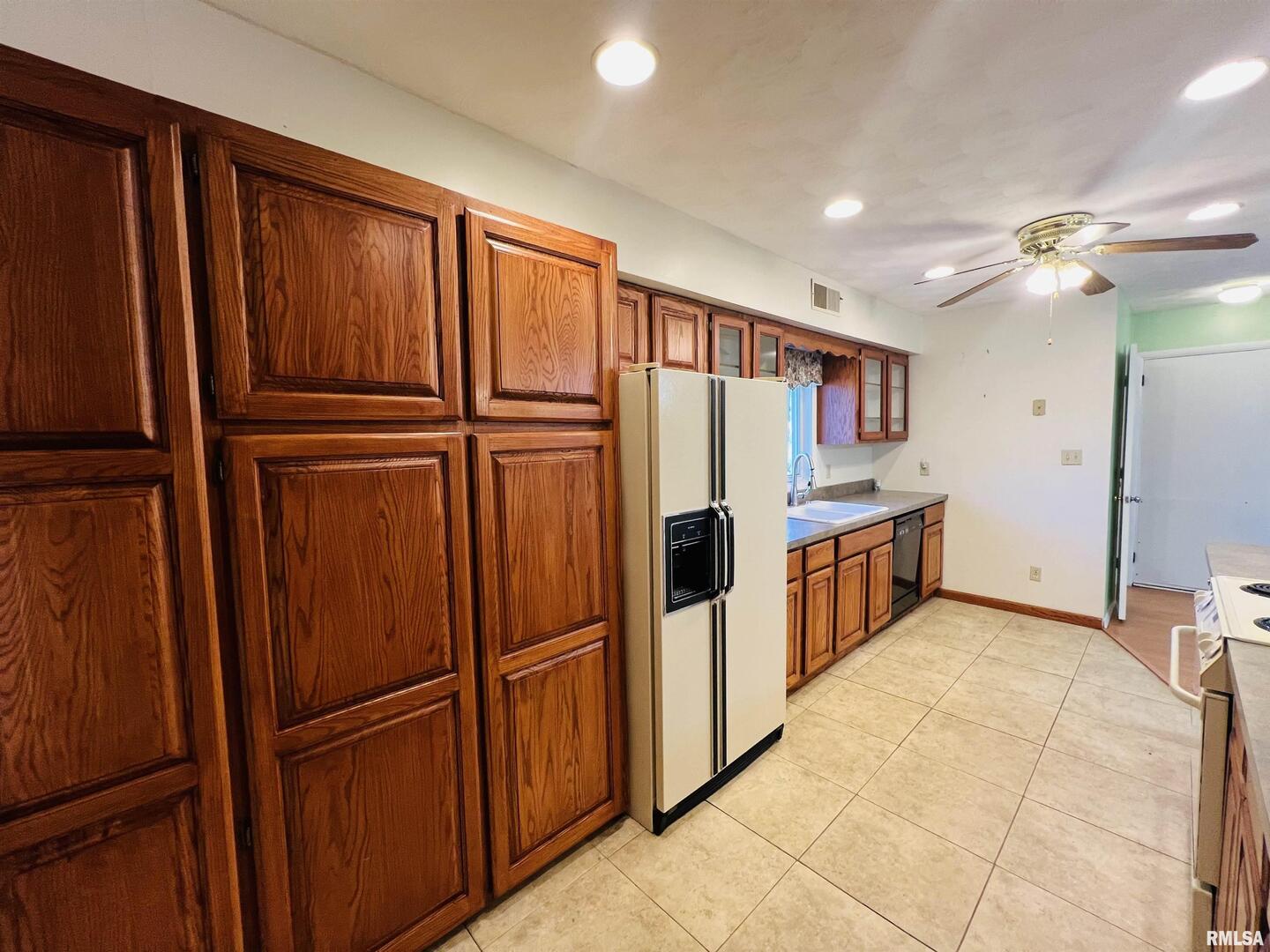 295 Country Acres Road Eldorado, IL 62930 - Photo 18 of 32 a view of kitchen with furniture and wooden cabinets