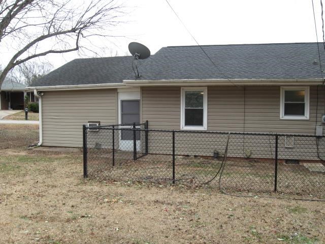 902 Gordon Street Anderson, SC 29626 - Photo 3 of 17 Gallery Image 3
