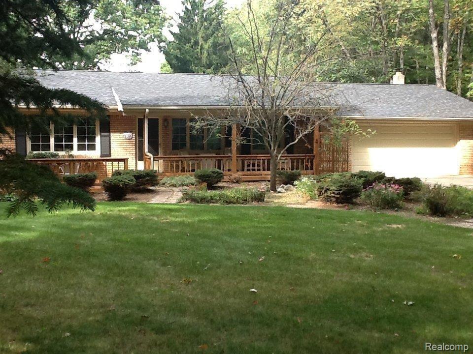 9373 Mabley Hill Road Fenton, MI 48430 - Photo 24 of 24 Front porch.JPG