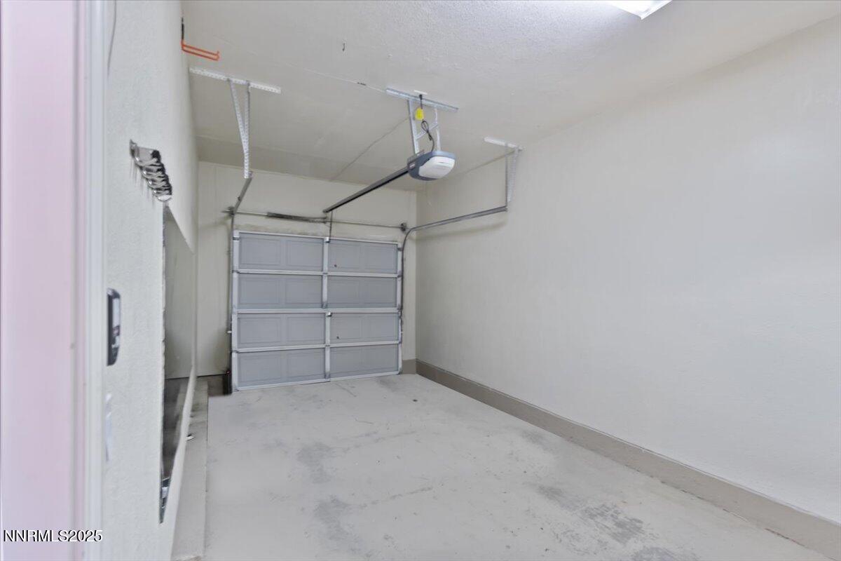 9266 Lone Wolf Circle Reno, NV 89506 - Photo 24 of 28 12-IMG_2182
