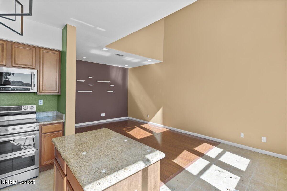 9266 Lone Wolf Circle Reno, NV 89506 - Photo 6 of 28 10-IMG_2176