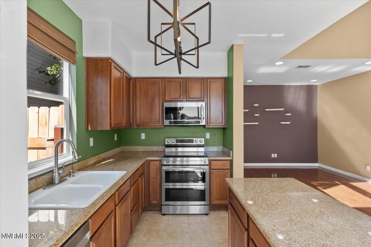 9266 Lone Wolf Circle Reno, NV 89506 - Photo 7 of 28 11-IMG_2179