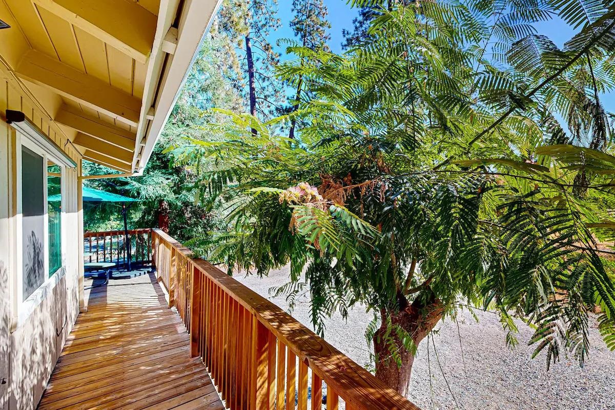 19385 Ferretti Road Groveland, CA 95321 - Photo 20 of 47 View of balcony