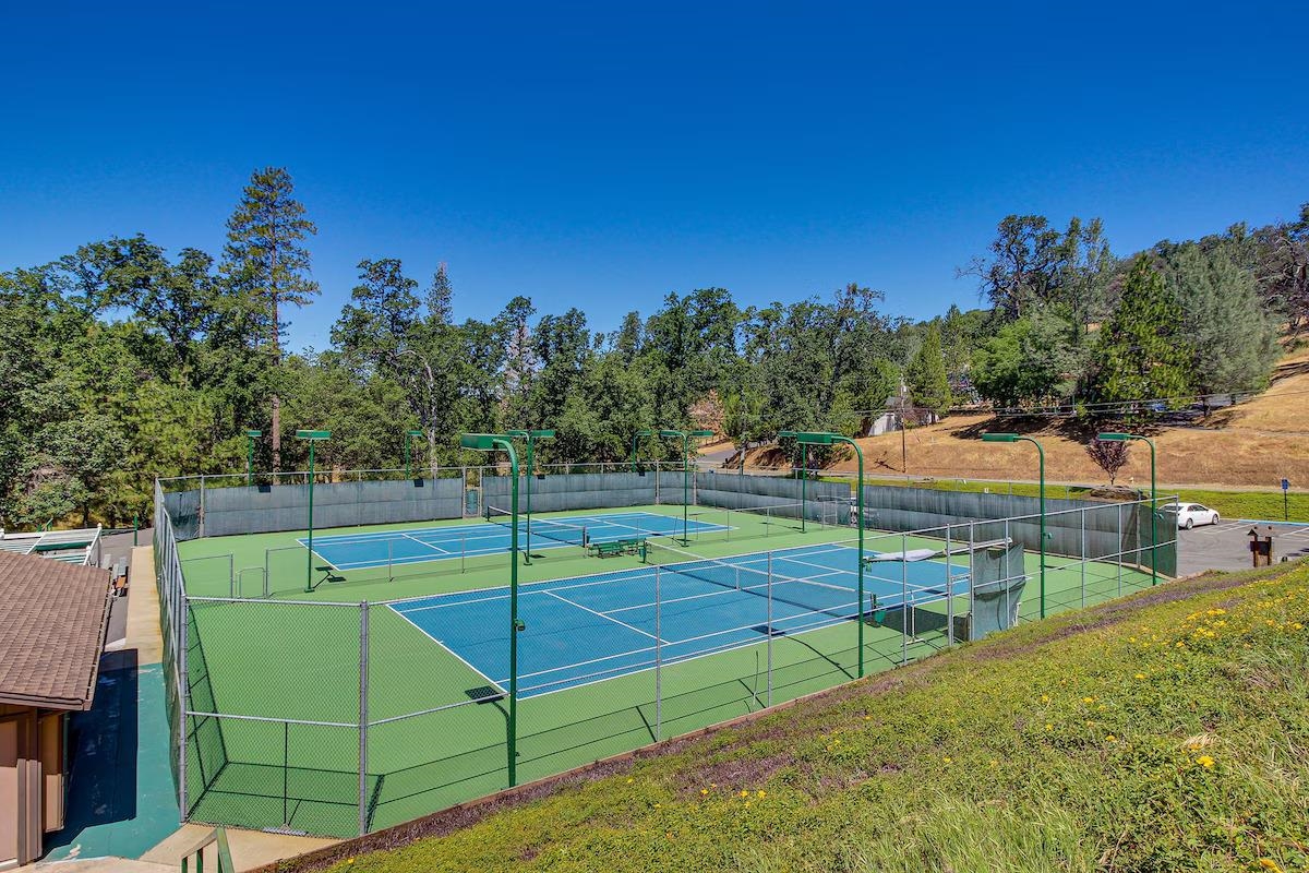 19385 Ferretti Road Groveland, CA 95321 - Photo 38 of 47 View of tennis court