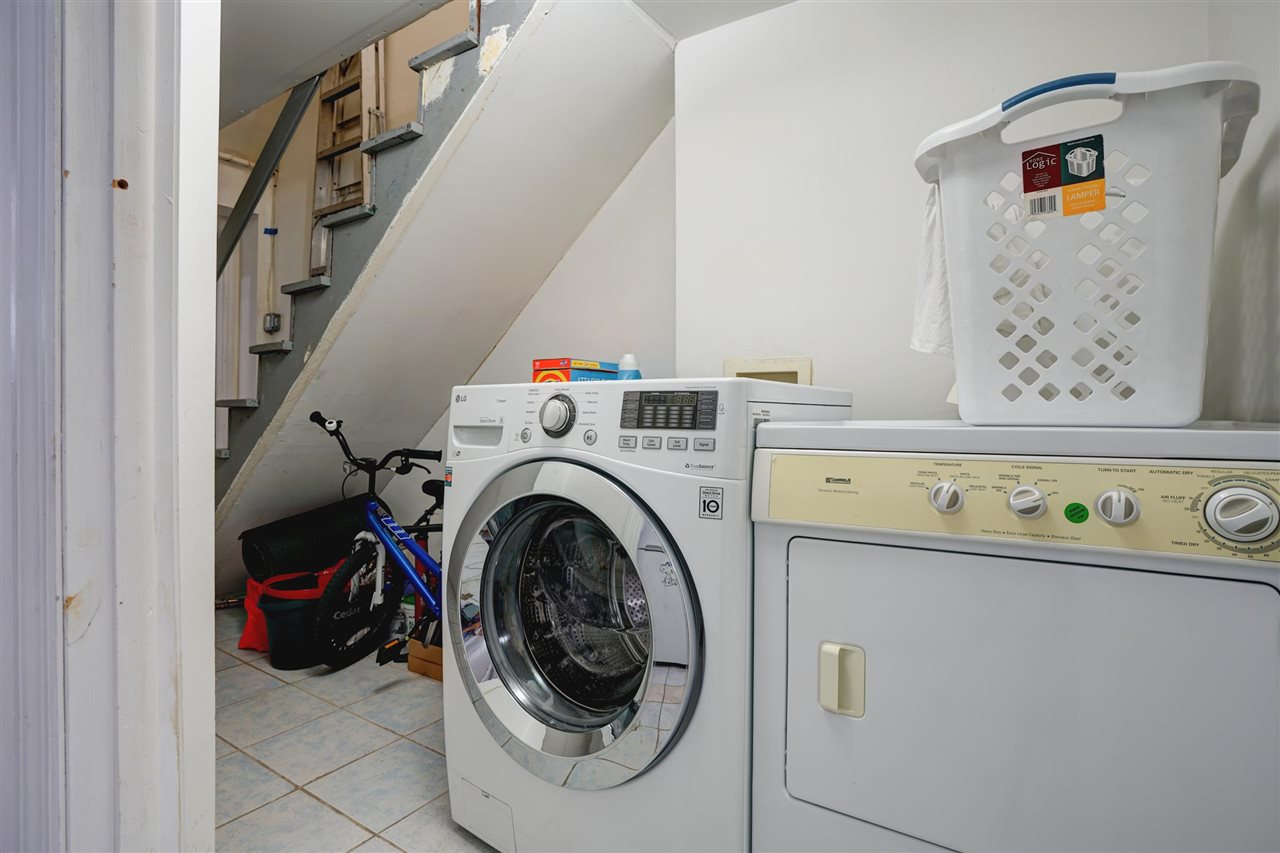 527 North 3rd Street East Newark, NJ 07029 - Photo 20 of 25 a utility room with dryer and washer