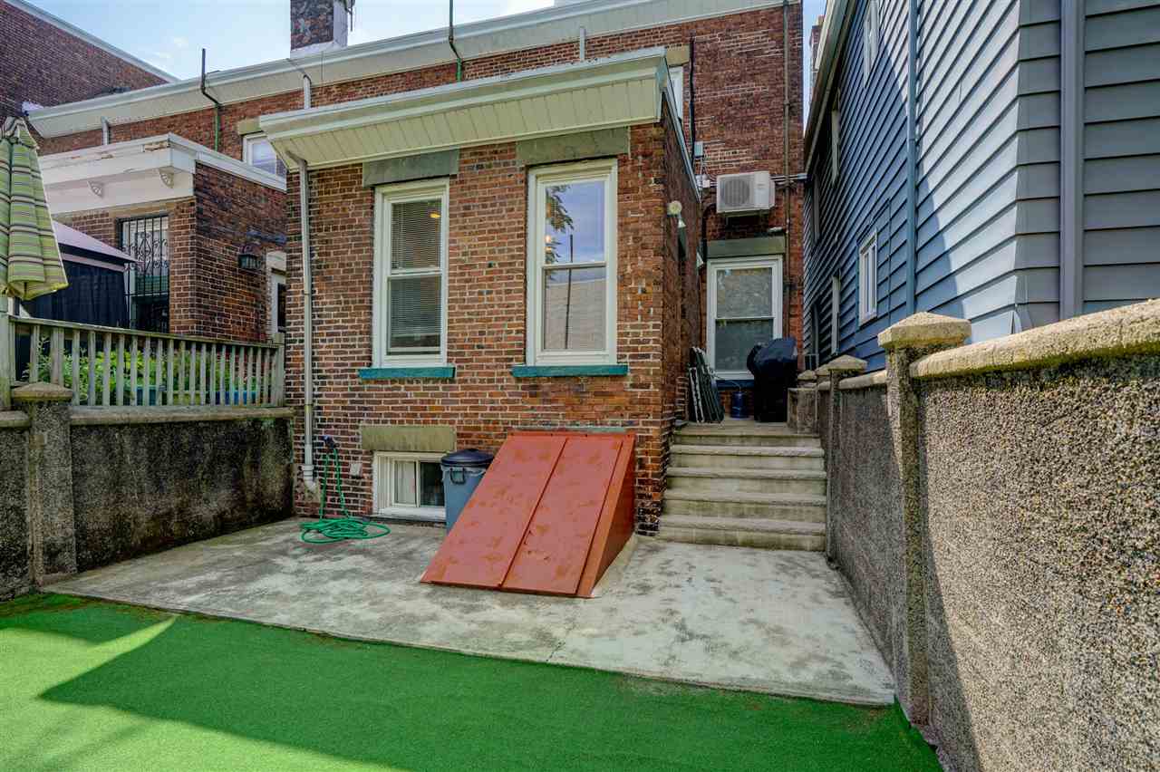 527 North 3rd Street East Newark, NJ 07029 - Photo 24 of 25 front view of a house with a yard