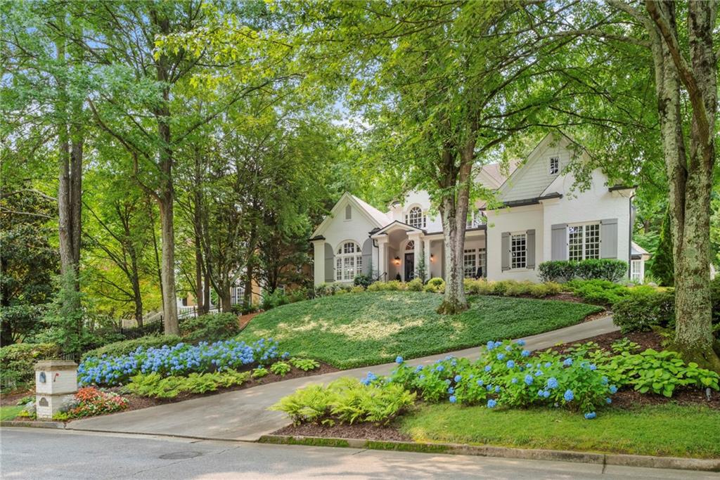 885 Carlton Ridge Northeast Atlanta, GA 30342 - Photo 4 of 100