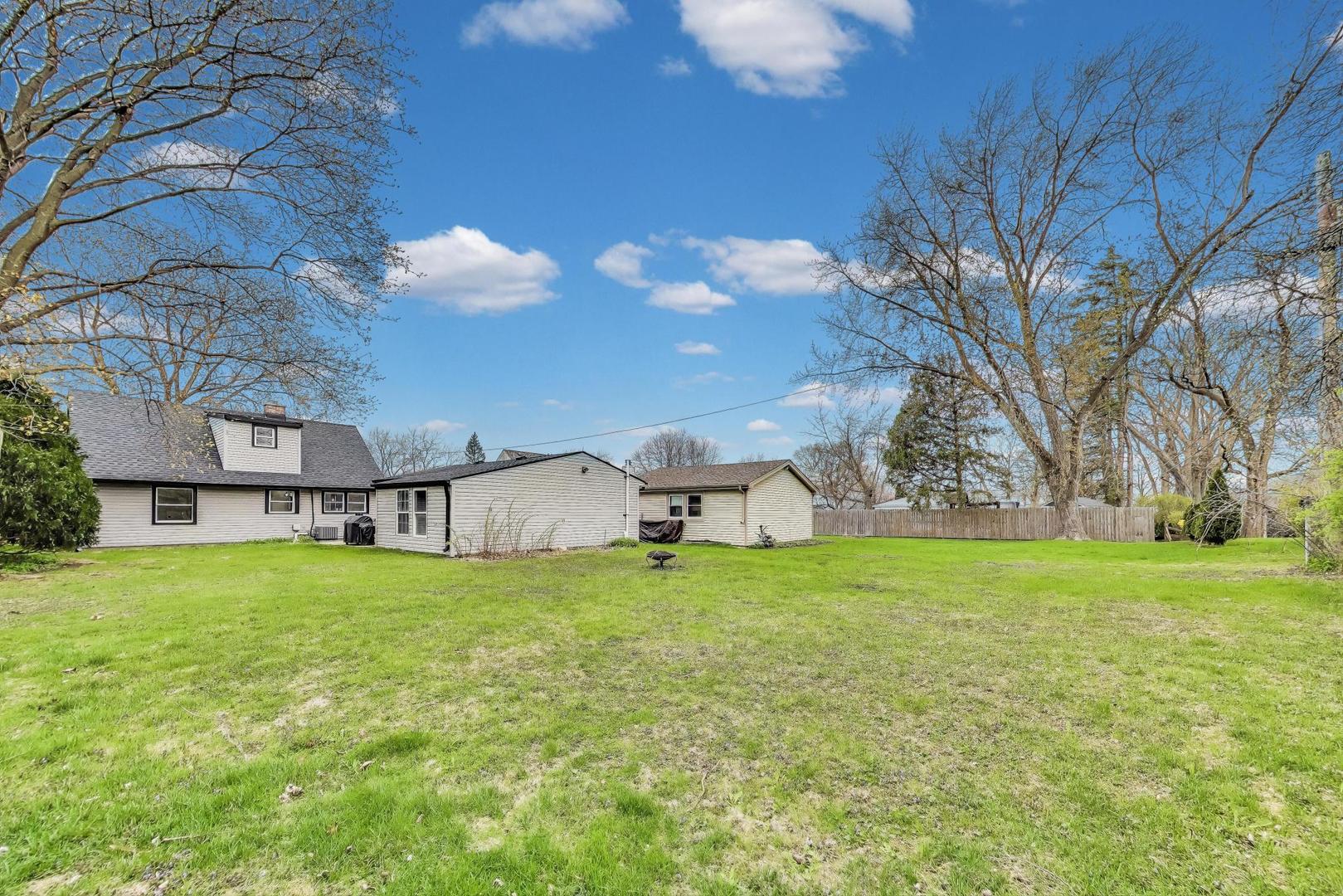 139 South Quentin Road Palatine, IL 60067 - Photo 19 of 23 a house view with a garden space