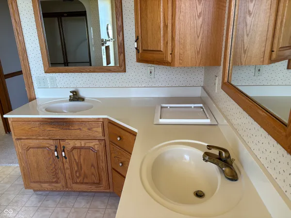 $865,000 | 3516 West 900 South, Milroy, IN 46156