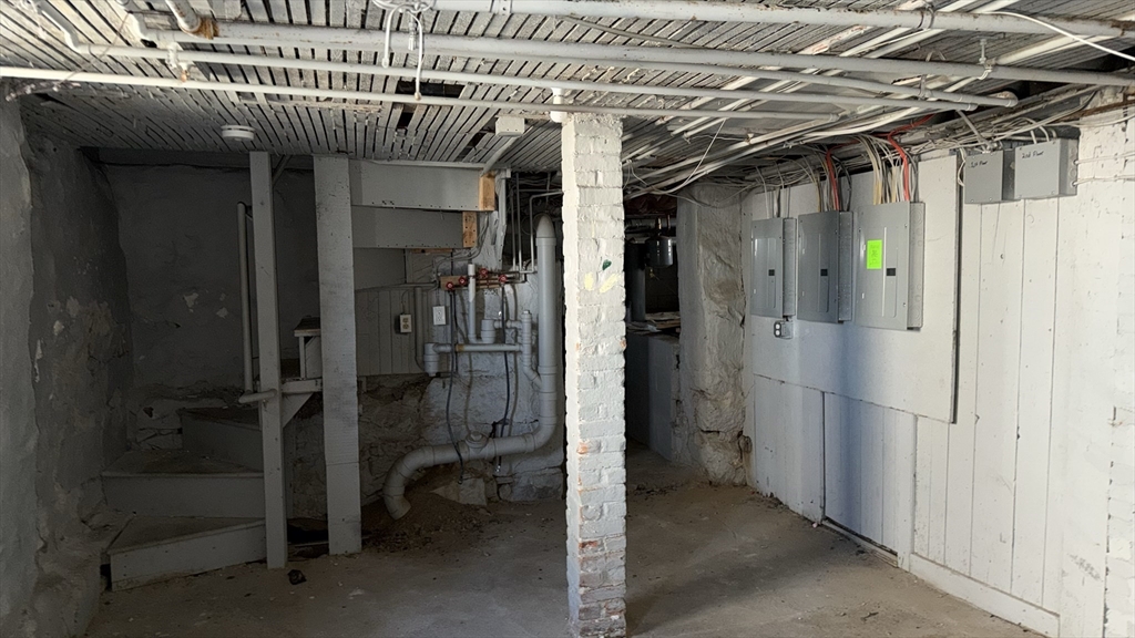 529 Warren Street Fall River, MA 02721 - Photo 31 of 42