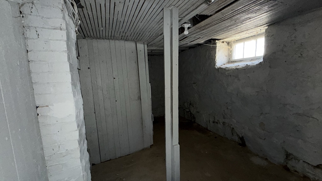 529 Warren Street Fall River, MA 02721 - Photo 34 of 42