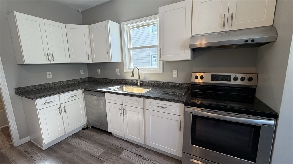 529 Warren Street Fall River, MA 02721 - Photo 10 of 42