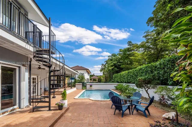 a view of outdoor space yard deck and patio