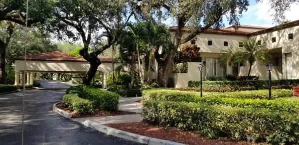$2,400 | 1831 Sabal Palm Drive, Unit 303, Davie, FL 33324