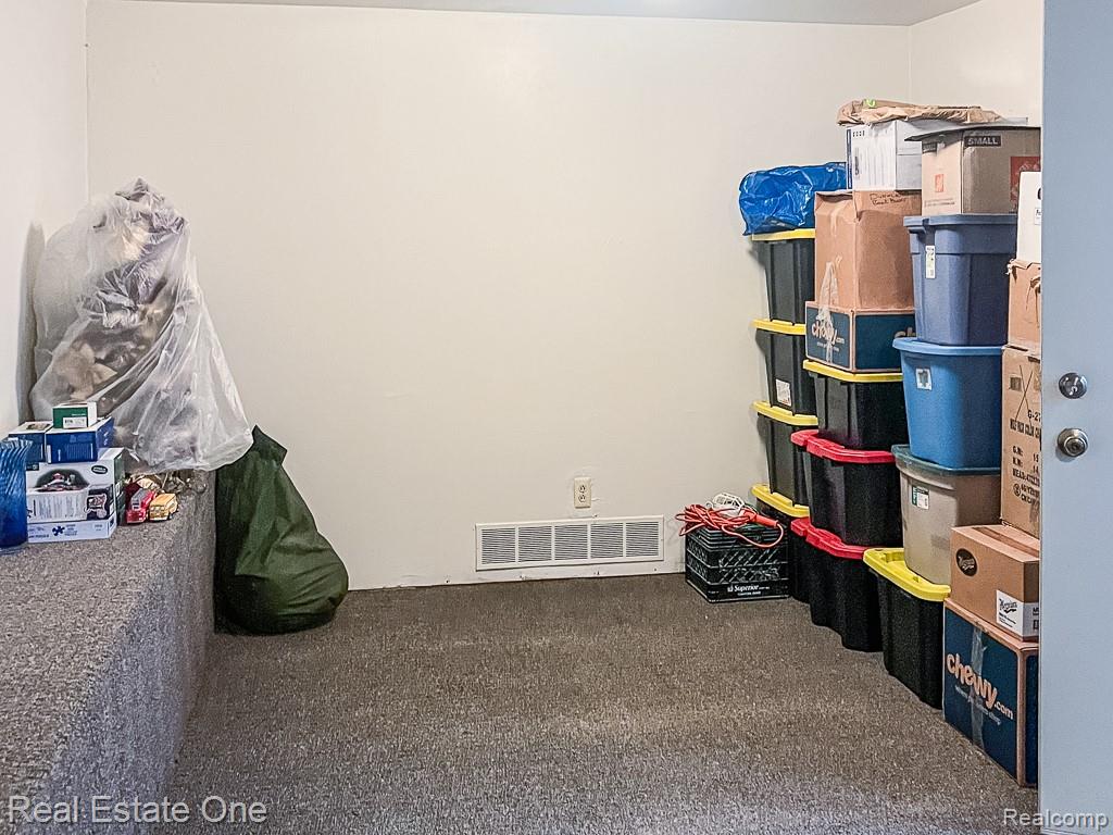 1665 Huntington Park, Unit E Rochester, MI 48309 - Photo 25 of 40