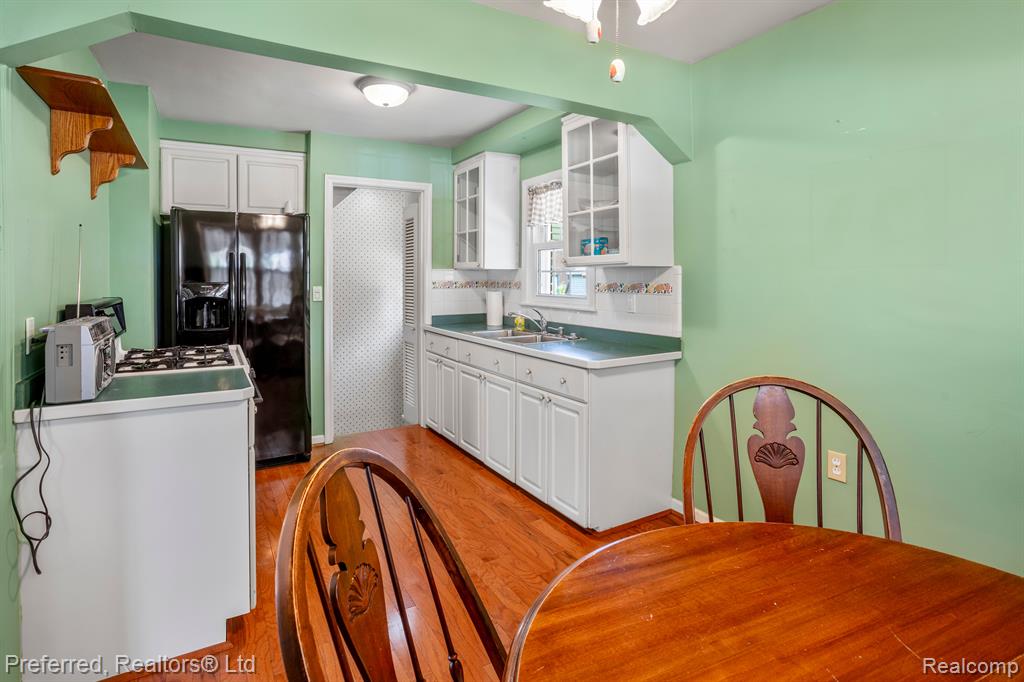 14725 Wick Road Allen Park, MI 48101 - Photo 7 of 27
