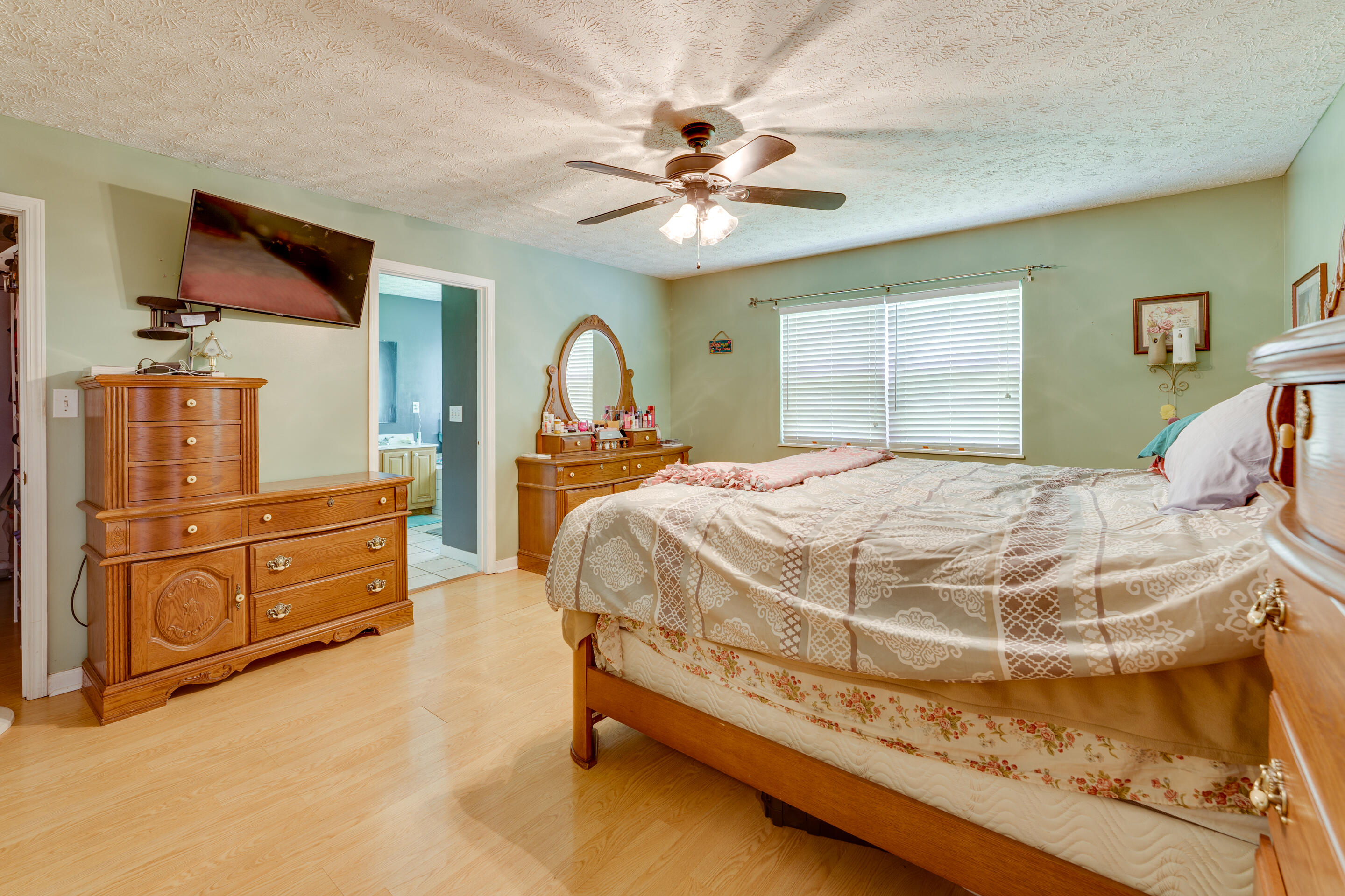 714 Derrick Road Dandridge, TN 37725 - Photo 13 of 26 9 - master bed 2