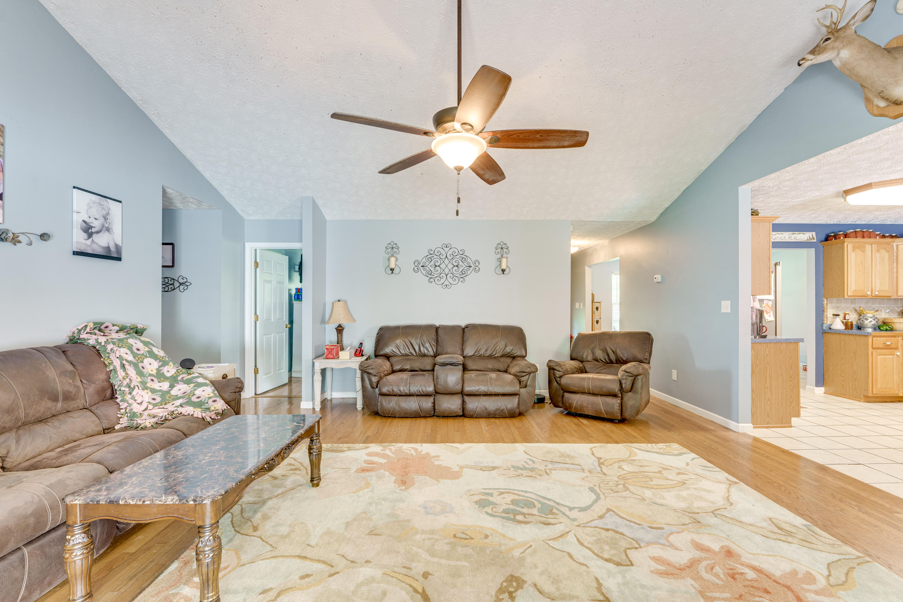 714 Derrick Road Dandridge, TN 37725 - Photo 8 of 26 4.7 - living 5