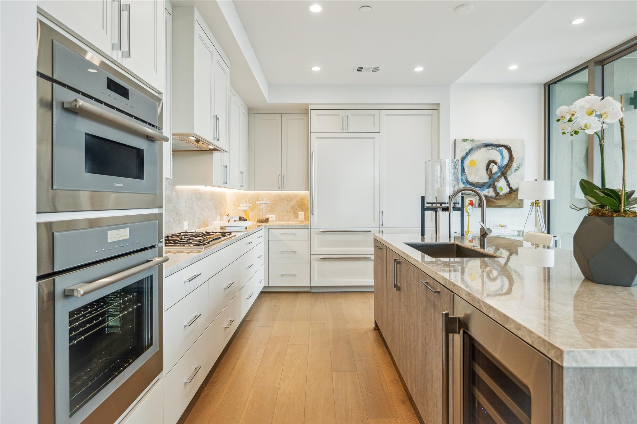 5656 San Felipe Street, Unit 606 Houston, TX 77056 - Photo 24 of 34 a kitchen with granite countertop a sink stove and cabinets